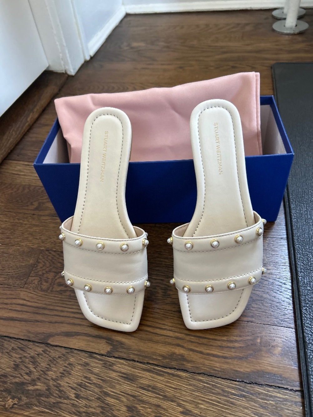 Stuart Weitzman pearl slides size 6